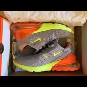 Nike Air Max 270 - Grey/Neon.